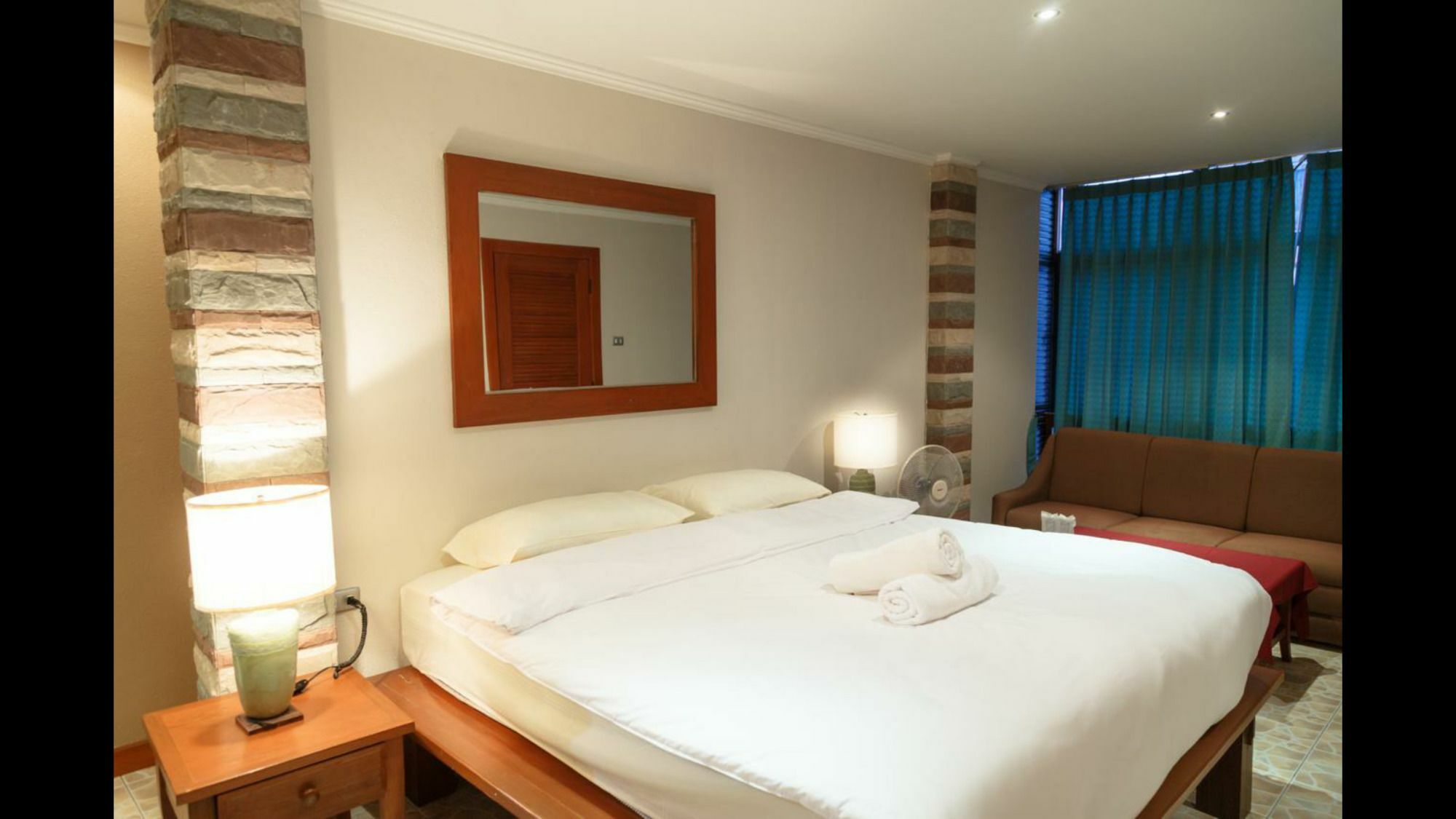 Avenue Beach Hotel Bãi biển Jomtien Ngoại thất bức ảnh