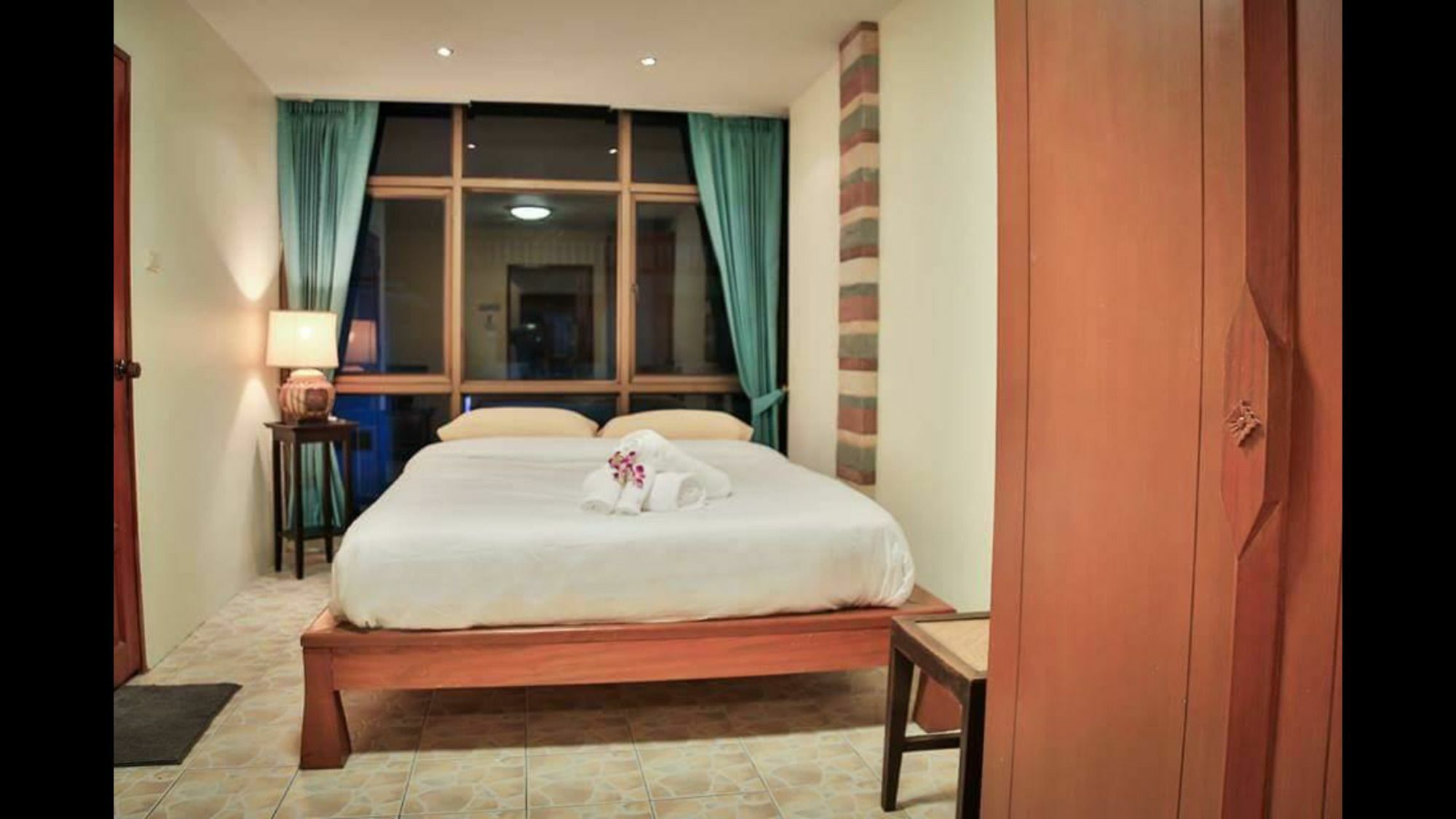 Avenue Beach Hotel Bãi biển Jomtien Ngoại thất bức ảnh